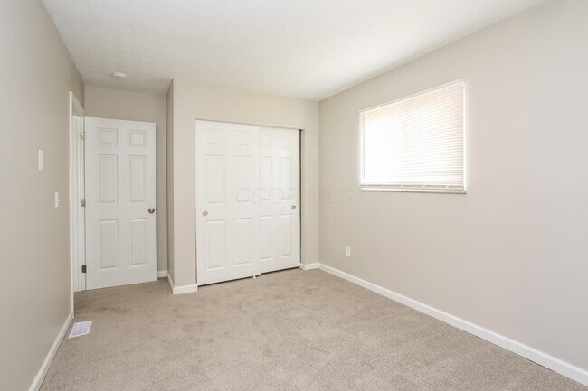 Building Photo - 1335 Birch Dr