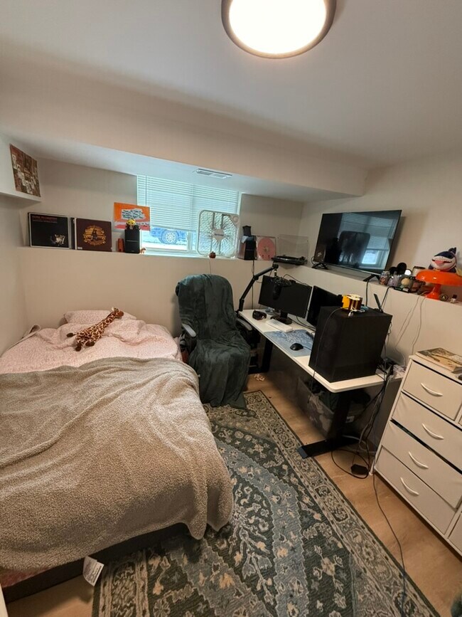 Building Photo - 1250 Lilac Ave