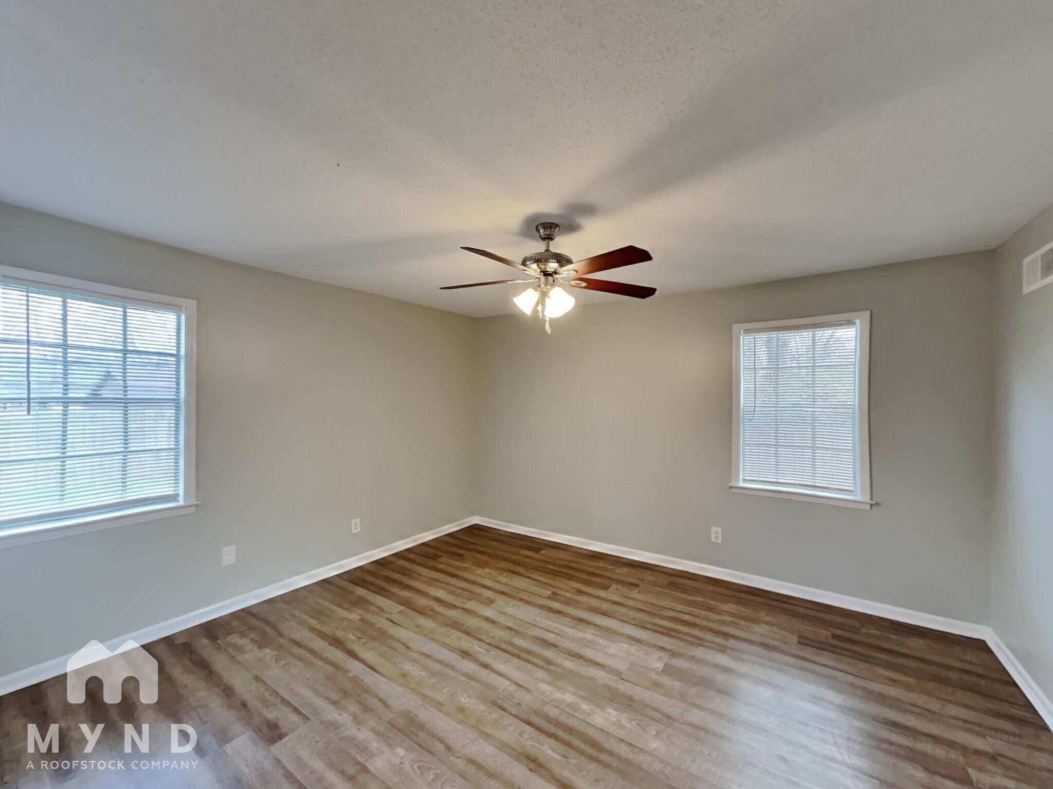 Building Photo - 2888 Baywood Dr
