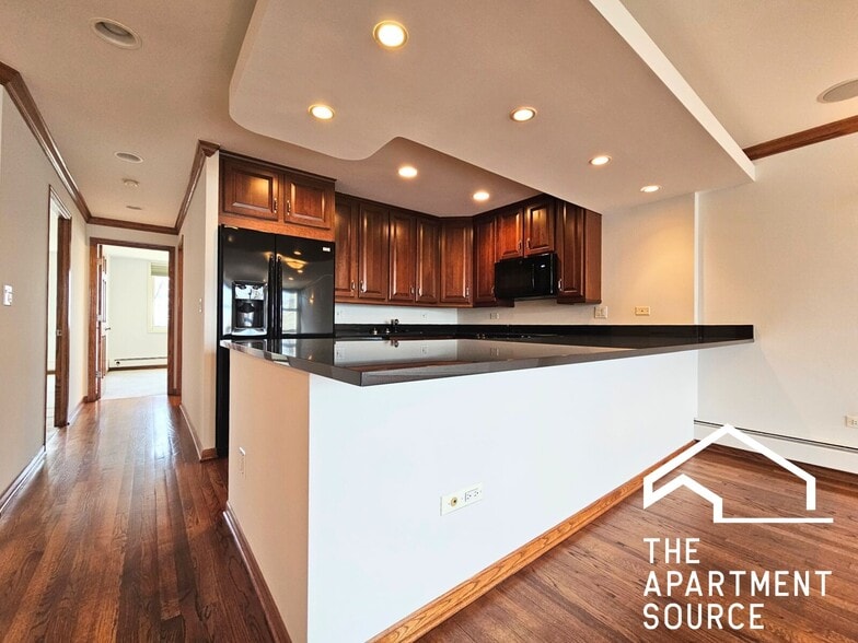 Building Photo - 1354 N Dearborn St