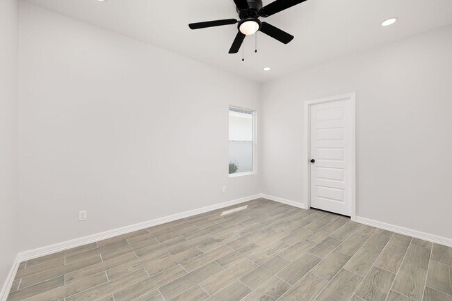 Building Photo - 504 N Alexandrite Ave