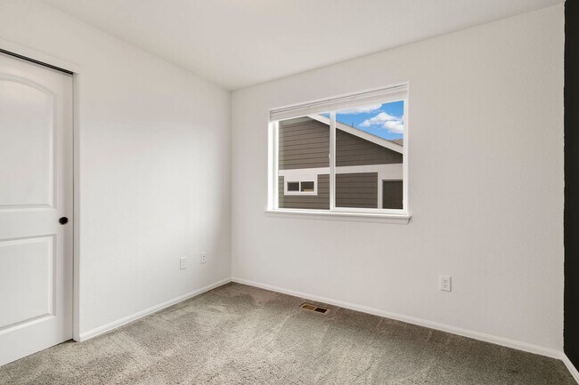 Building Photo - Fantastic Loveland Location with 5 Bedrooms, 3 Bathrooms, 2-Car Garage, and Finished Basement!