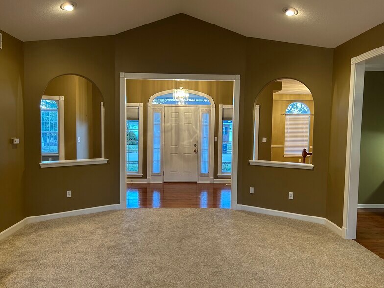 Building Photo - 700 Sudbury Dr