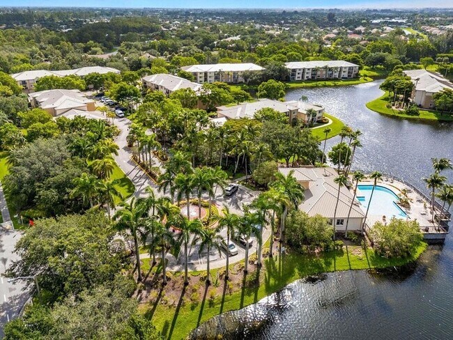 Building Photo - 1700 Crestwood Ct S