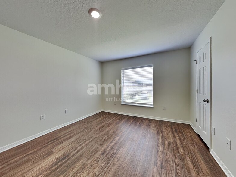 Building Photo - 715 Valrico Hills Ln