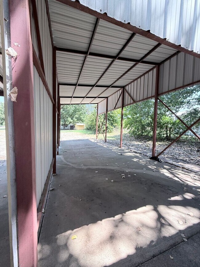Building Photo - Hard to find Weatherford, TX rental with l...