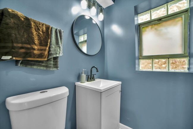 Building Photo - 2546 W 115th St