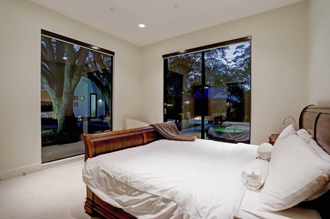 Building Photo - 721 E Creekside Dr