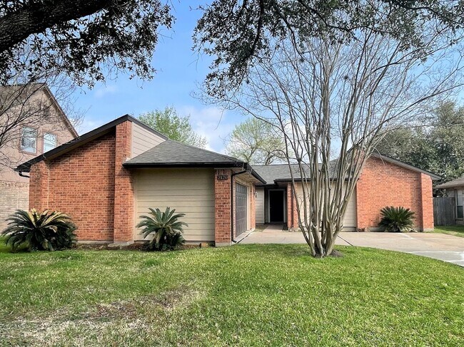 Building Photo - 2126 Collingsfield Dr