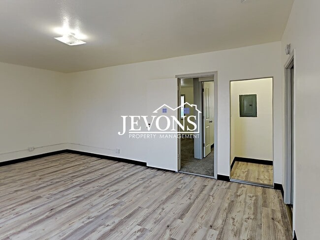 Building Photo - 20 S Fair Ave