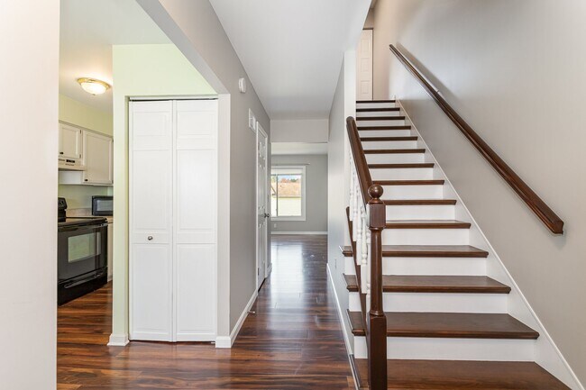 Building Photo - 617 Allenview Dr