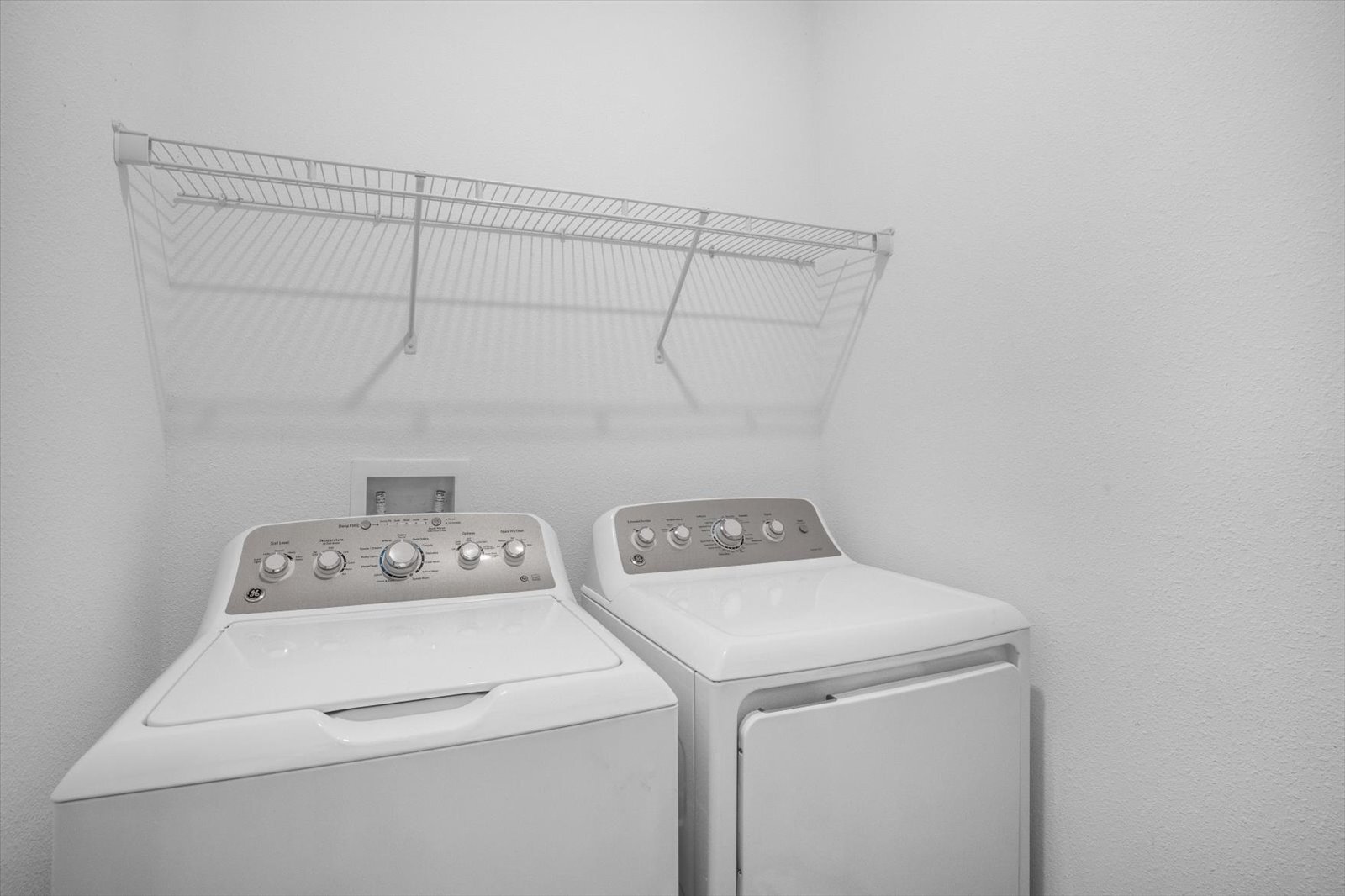 Building Photo - 1820 Church Lake St