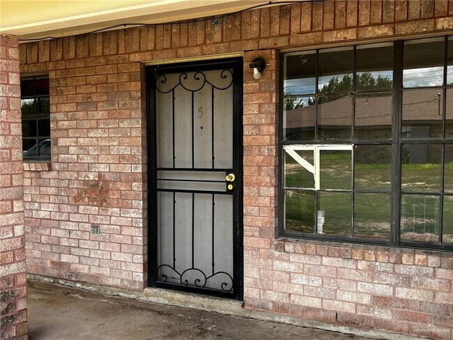 Primary Photo - 207 N Cougar St