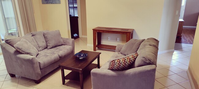 Living room - 3602 Westover Cir