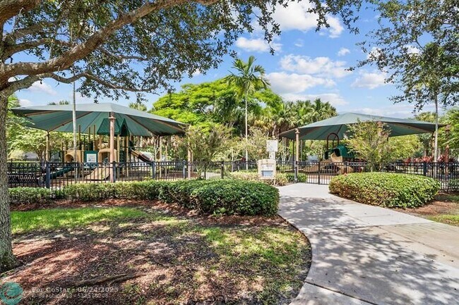 Building Photo - 3930 Oaks Clubhouse Dr
