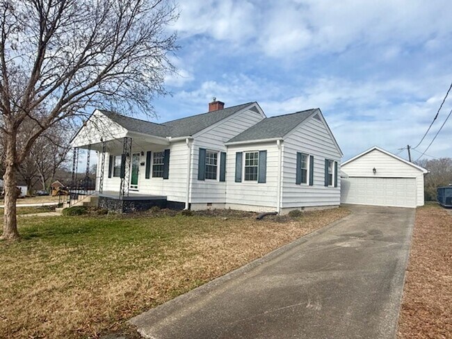 Building Photo - Three bedroom, 1 bath house in Graham