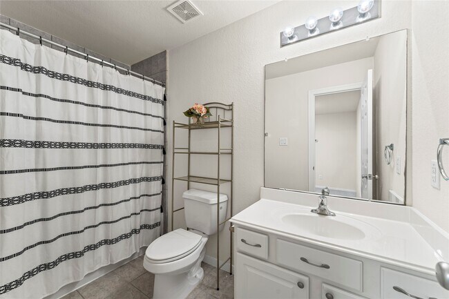 Building Photo - 3202 Clearview Cir