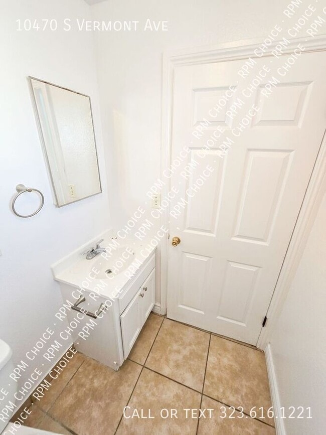 Building Photo - 10470 S Vermont Ave