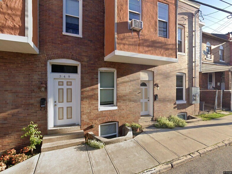 Primary Photo - 349 Ophelia St
