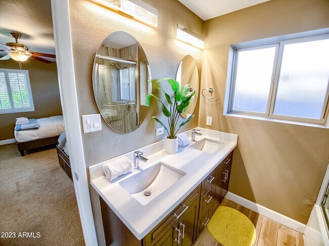 Building Photo - 2301 N 81st Pl