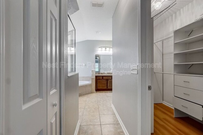 Building Photo - 412 Chattan Way