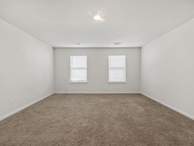 Building Photo - Spacious 3-Bedroom Home in Desirable Talle...