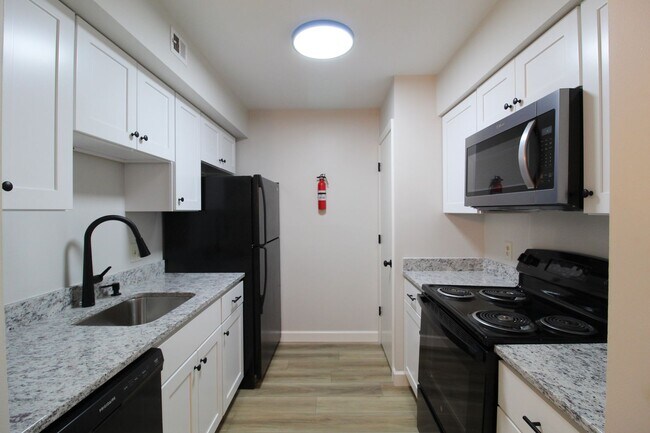 Building Photo - 1112 Blue Ridge Dr