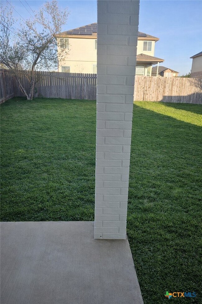 Building Photo - 2308 Isabelle Dr