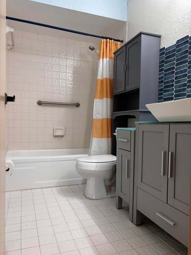 Building Photo - 12761 Westhampton Cir