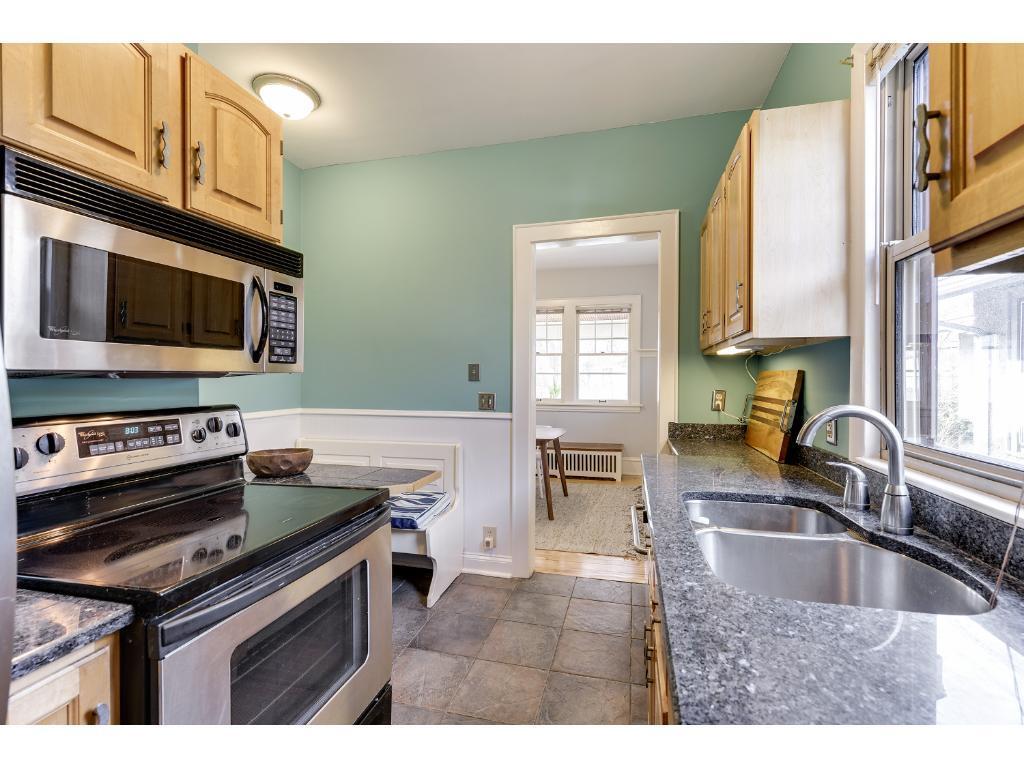 Building Photo - 818 W 42nd St