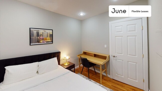 Building Photo - 226 E 7th St