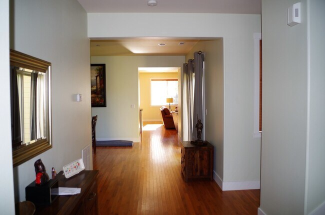 Building Photo - 4BR, 2.5 Bath + Loft DuPont Home