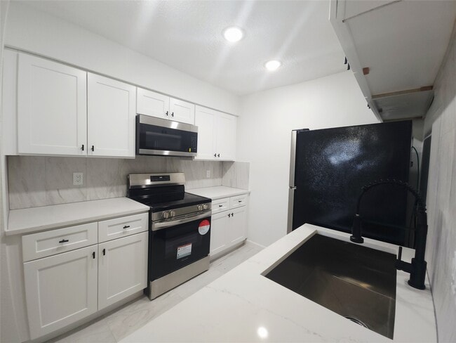 Building Photo - 12040 Mighty Oak Dr