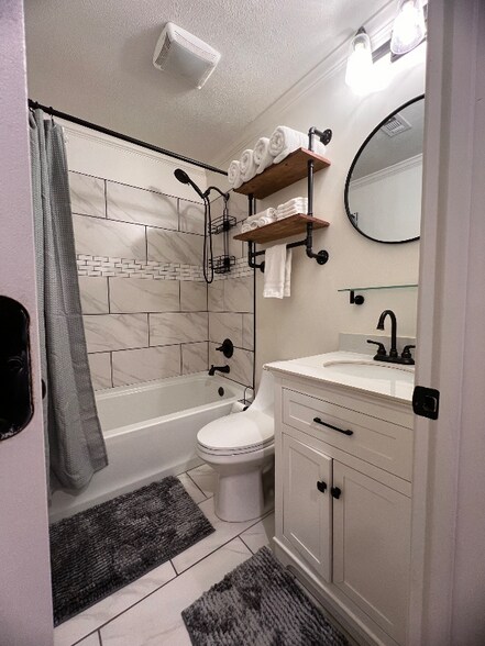 Building Photo - 417 1st St S