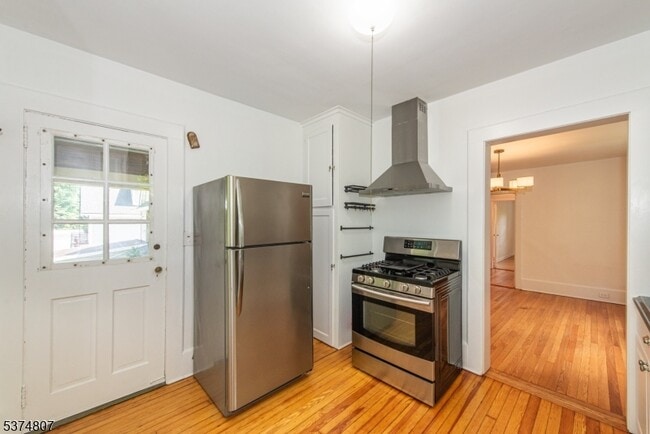 Building Photo - 92 Watchung Ave
