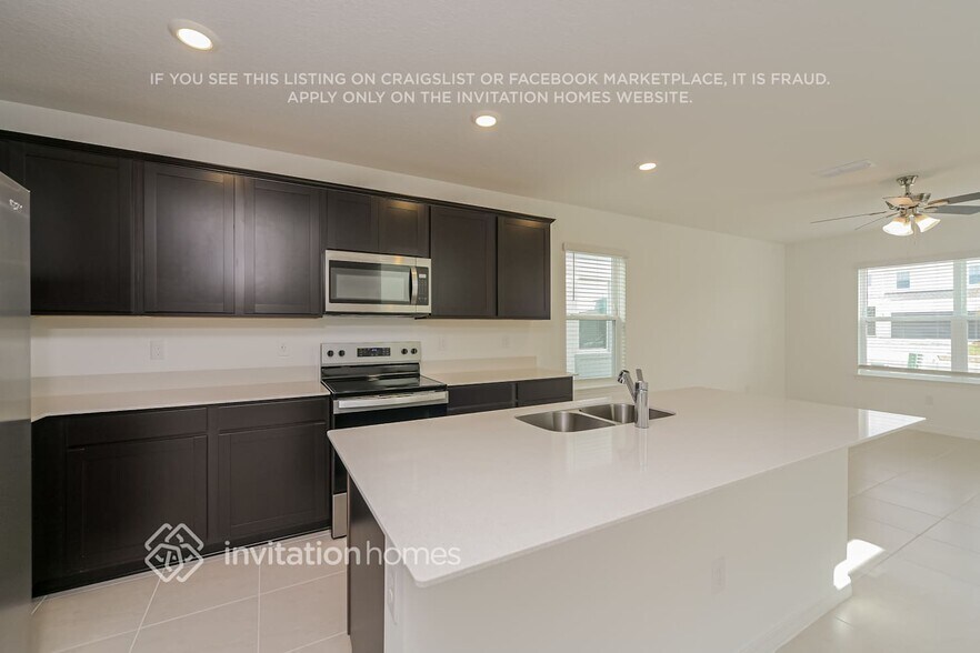 Building Photo - 5810 Sagebrush Aly