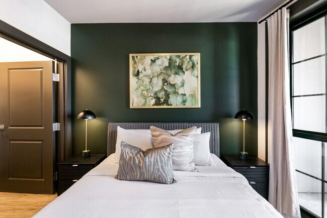 Building Photo - 611 Commerce St