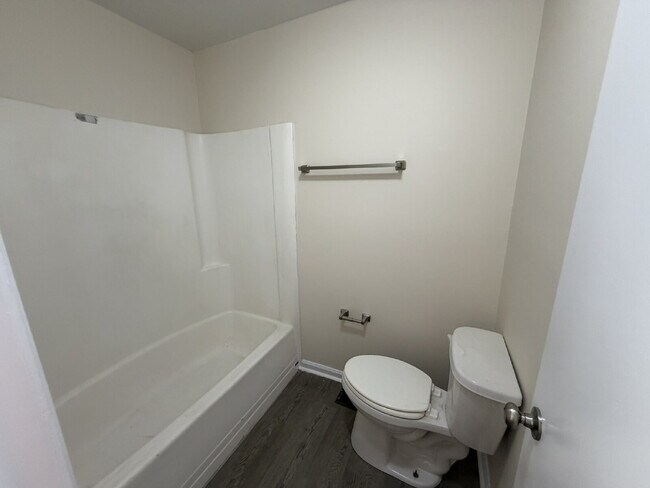 Building Photo - Townhouse for Rent