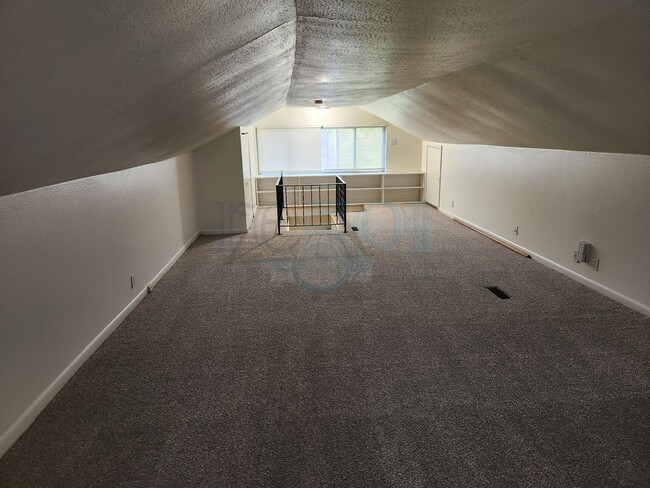 Building Photo - Great 3 Bedroom 1 Bathroom in Forest Heigh...