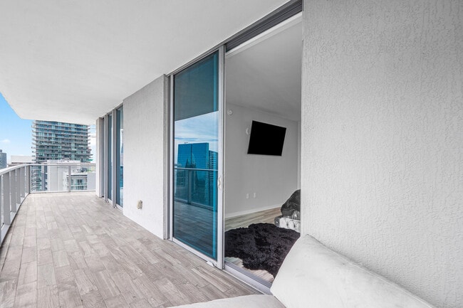 Building Photo - 1100 S Miami Ave