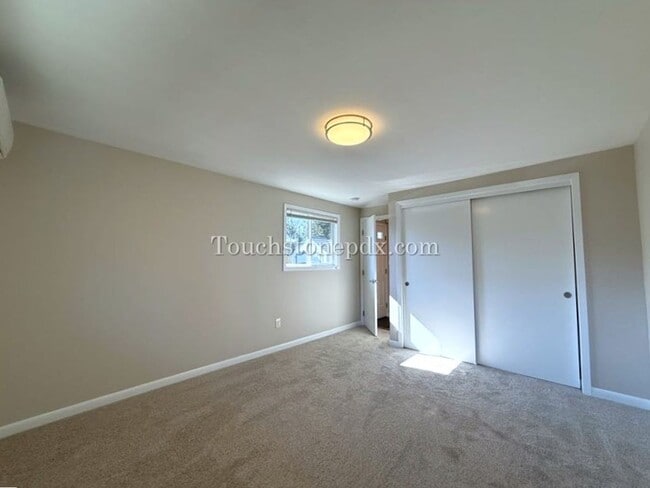 Building Photo - 5116 SE Mitchell St