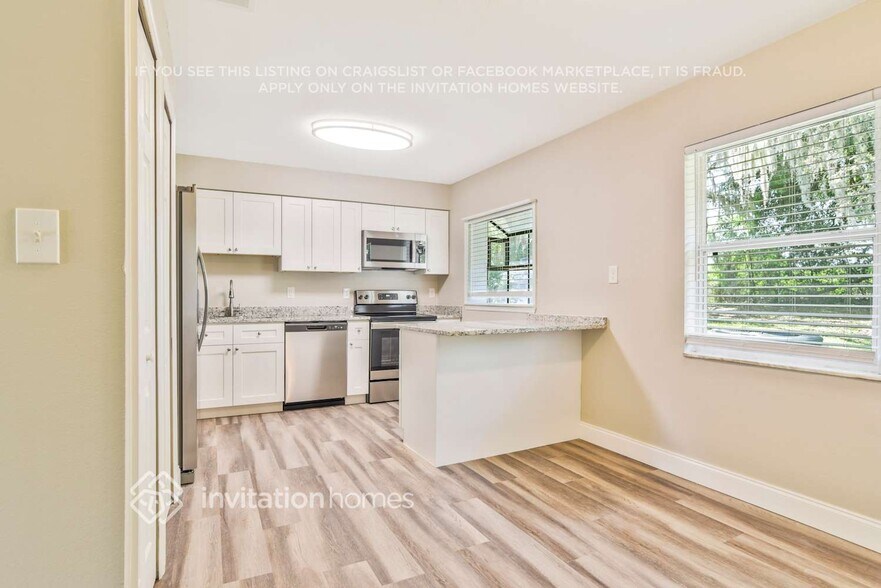 Building Photo - 316 E Rose Ln