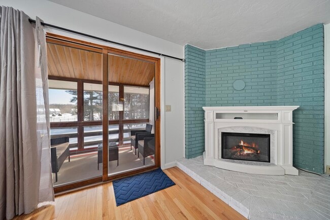 Building Photo - 21 Vlg W Dr