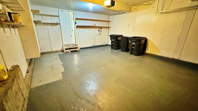 Building Photo - Fantastic Updated 3 Bed 3 Bath in Cherry Creek Schools Great Backyard 2 Car Garage