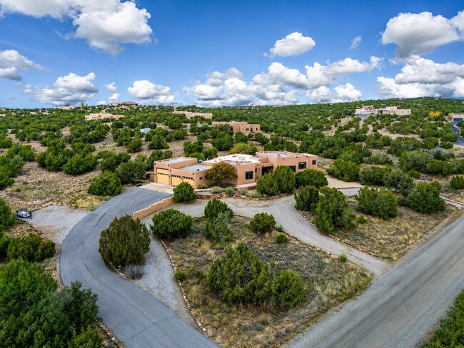 Building Photo - 61 Paseo Del Antilope