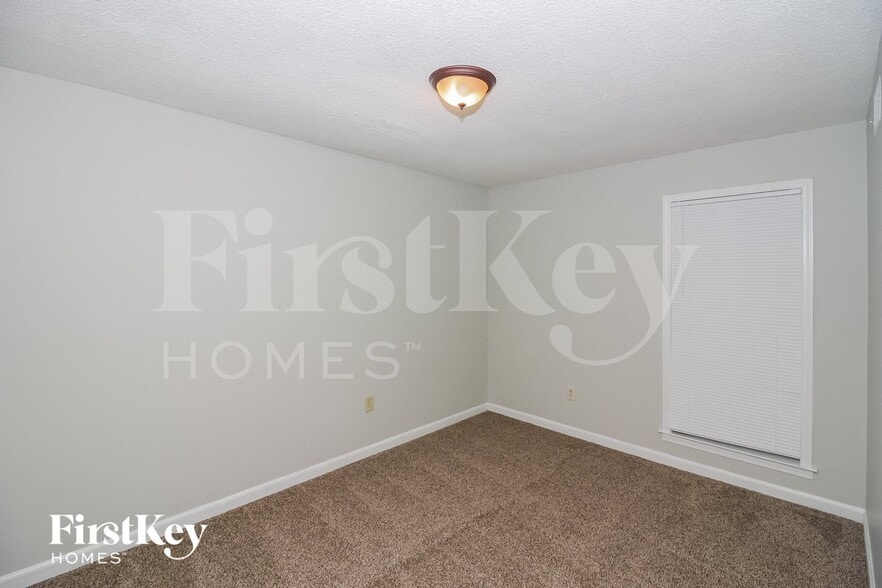 Building Photo - 4100 Lacewood Dr