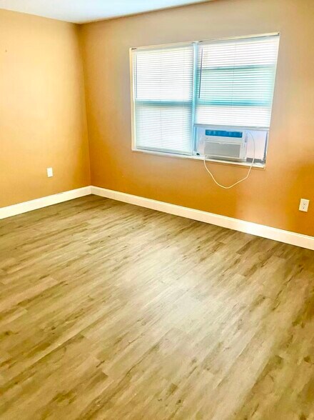 Building Photo - 2408 Linhart Ave