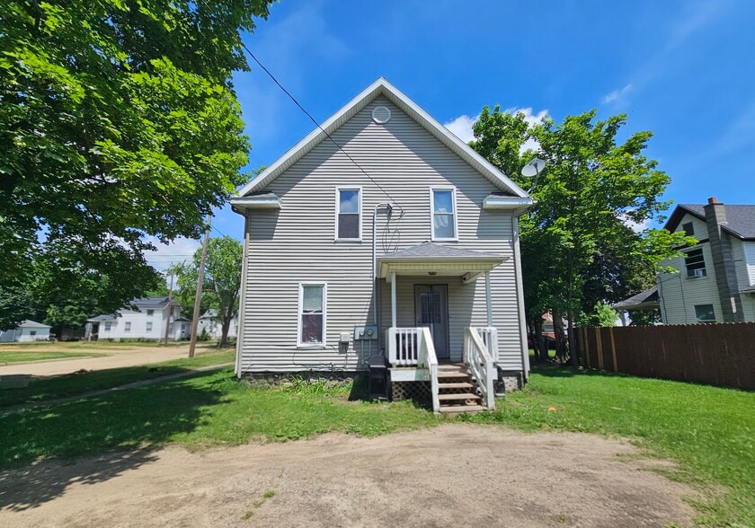 Building Photo - 170 Lathrop Ave