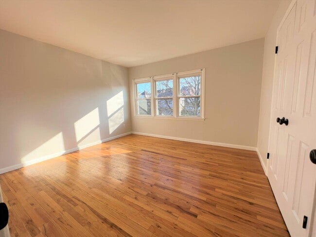 Building Photo - 15-28-28 Parsons Blvd