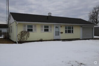 Building Photo - 3 Bedroom 1 Bath